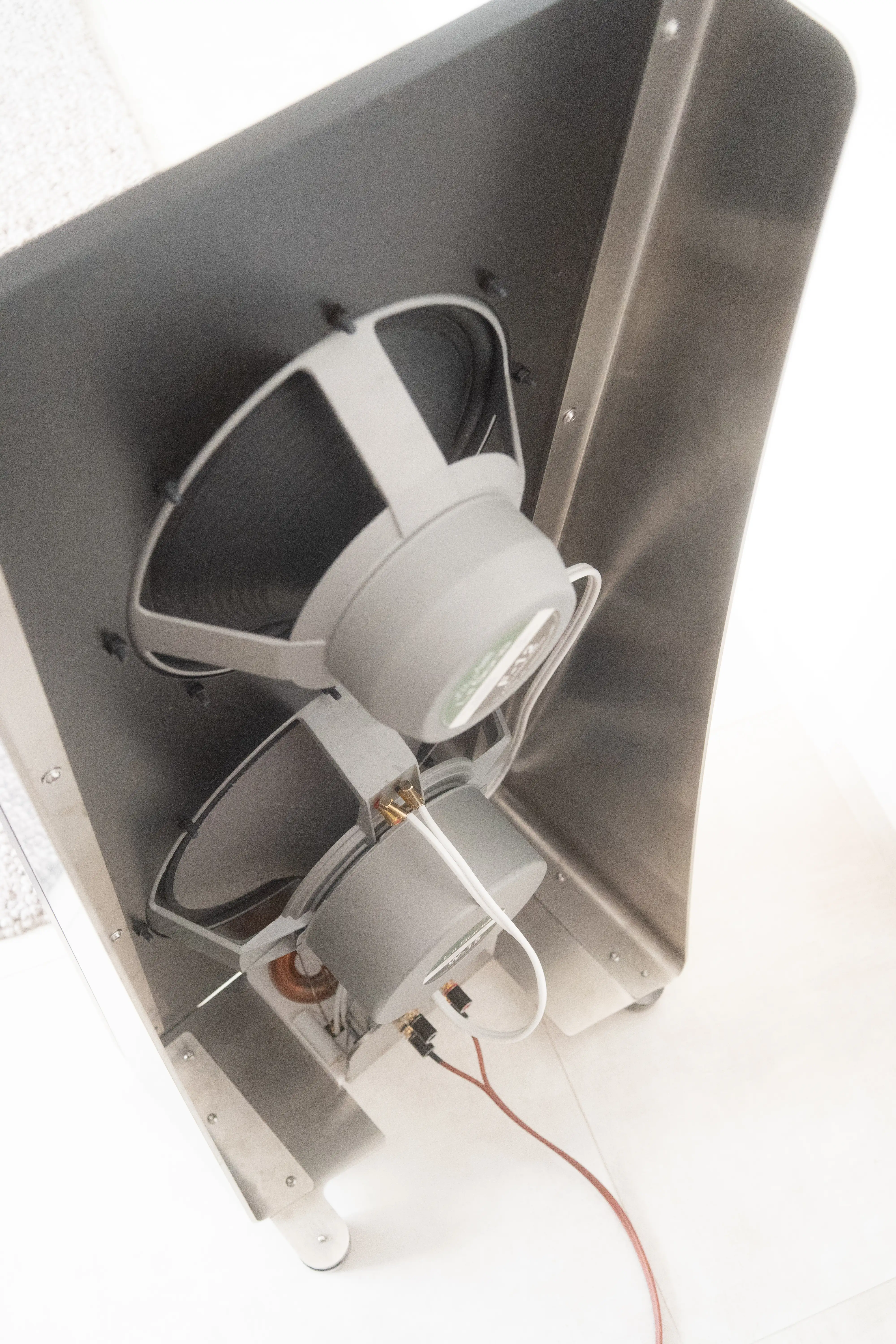 Alternate angle into the U-frame from above, showing the F-12 and W-15 drivers seated on the back of the baffle with internal wiring.